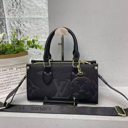 LV
25*14*9cm
75 dhs🪙💕

Zain17
♥️♥️♥️