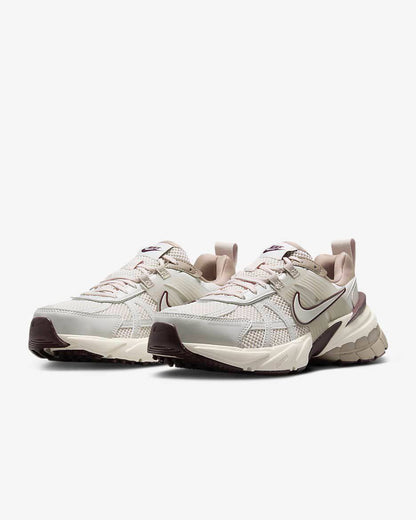 Nike V2k 💨
36-45 AVAILABLE 
190 dhs✅

Zain242
♥️♥️♥️