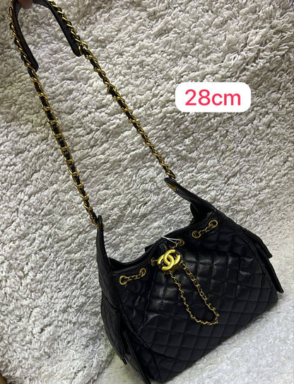 Chanel 
28cm 
with box 
120 dhs✅

Zain168
♥️♥️♥️