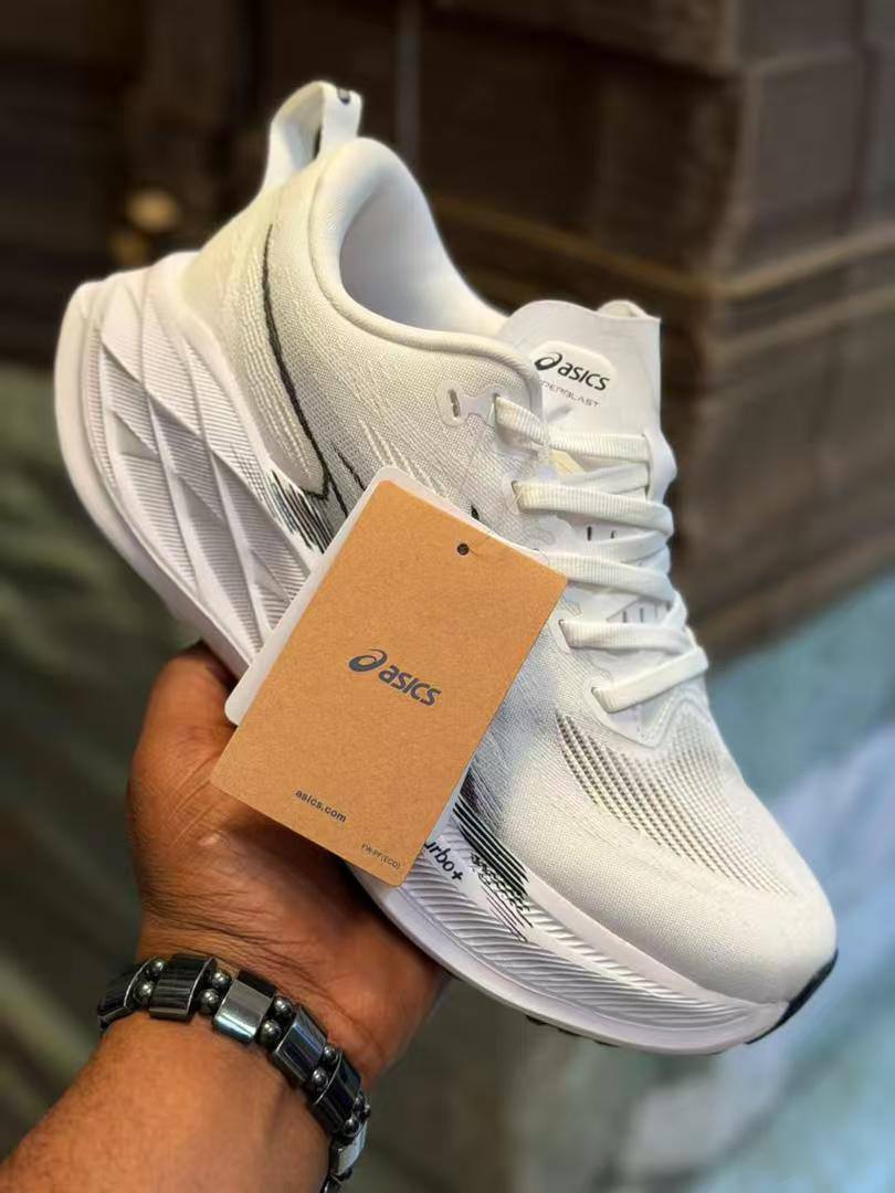 Asics
Size 40 to 45

130 dhs✅

Zain27
♥️♥️♥️
