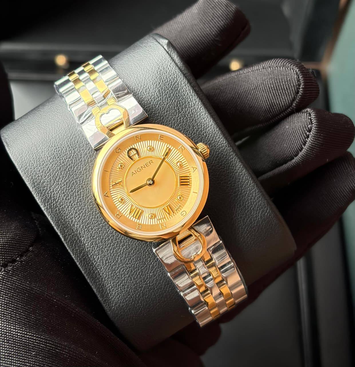 Aigner watch for ladies 
good quality
 240 dhs🌺

Zain59
♥️♥️♥️