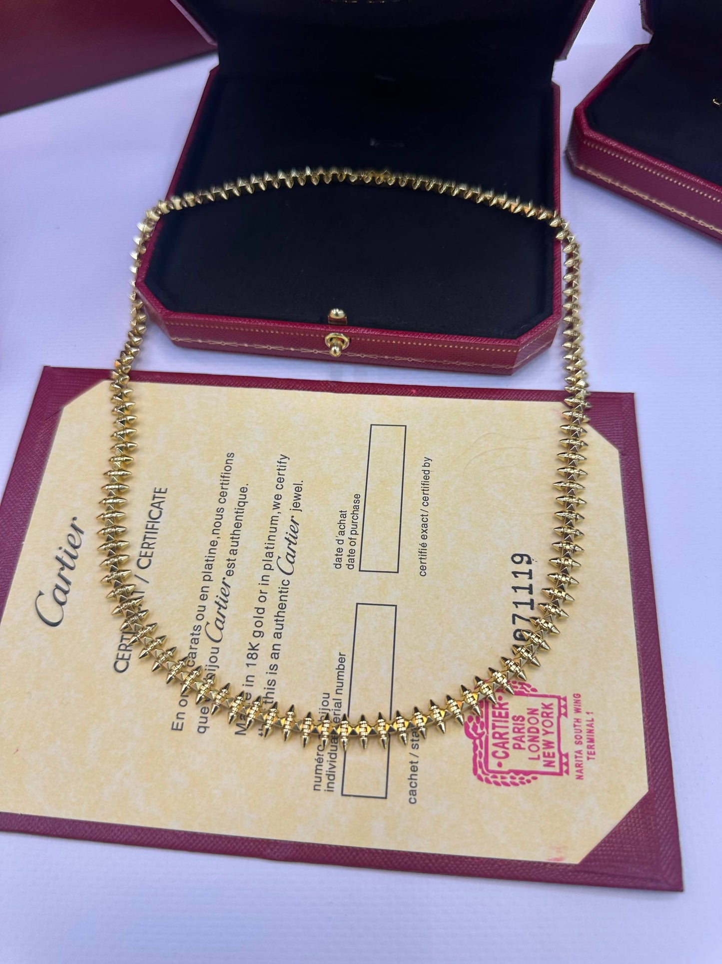 CARTIER SET
Necklace 💥
Earring 🔥
Bracelet 🐦‍🔥
With stone 🦋
With normal boxes 🗃️ 
315 dhs✅

With master box 📦 
360 dhs✅

Zain216
♥️♥️♥️