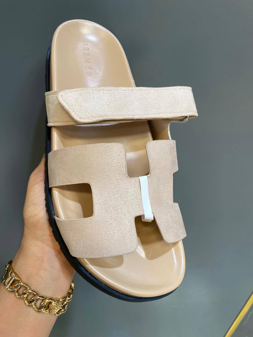 Hermes
Size 36-41
100 dhs🇦🇪🇦🇪

Zain132
♥️♥️♥️