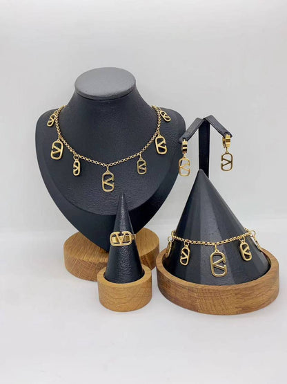 Stainless steel SET 💯
Necklace ❤️‍🩹
Earring 🍁
Breslat ❣️
Ring 💍 free size

With normal boxes 📦 
And paper bag 🛍️

45 dhs🪙💕

Zain216
♥️♥️♥️