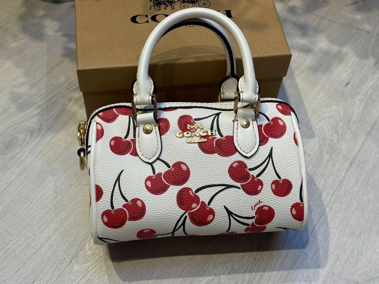 COACH 
Speedy 
18cm
95 dhs❤️ 

with Box
🎁🎁🎁

Zain44
♥️♥️♥️