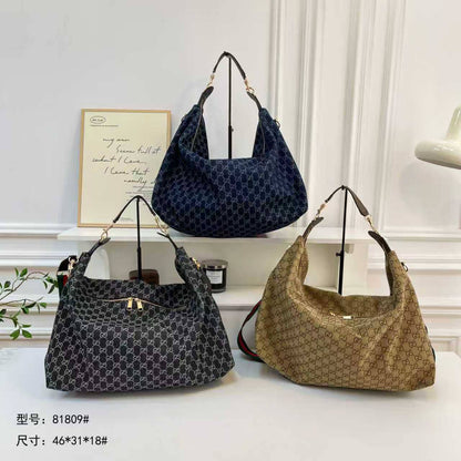 GUCCI
Can be used as a travel bag

Size  63cm  
115 dhs🇦🇪🇦🇪
High quality

Zain04
♥️♥️♥️