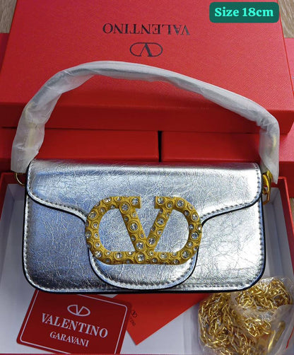 Valentino
Good quality 
with box 
🎁🎁🎁

100 dhs✅

Zain186
♥️♥️♥️