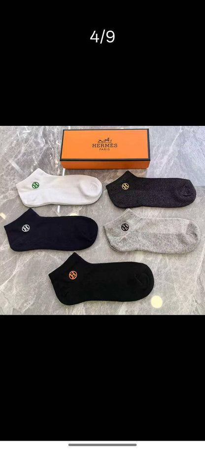 NEW CAME
SOCKS 
GOOD QUALITY 
40 dhs✅
(IN ONE BOX 5 PAIRS)

Zain40
♥️♥️♥️