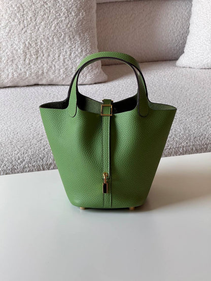 Hermes
picotin 18cm💥Master quality ✅

with box📦

340 dhs✅

Zain52
♥️♥️♥️