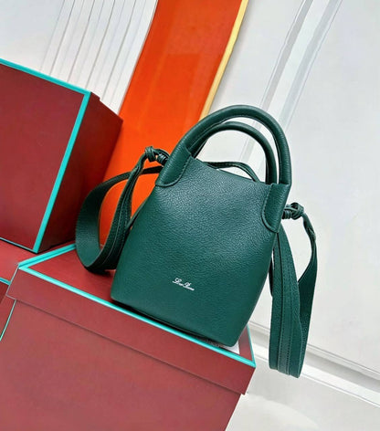 Loropiana

115 dhs

With box

Zain39

♥️♥️♥️