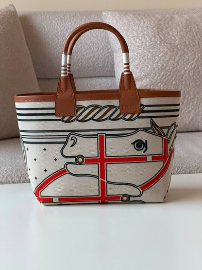 Hermes steeple 25cm💕master quality😍with box❤️
440 dhs🇦🇪🇦🇪

Zain52
♥️♥️♥️