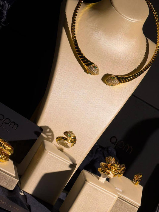 Apm Monaco
Quality: Super Master 
Non -Tarnish color 
_Note :- Full Set including (necklace,Bracelet ,earrings & 2 rings )_
For Price 👇 WTSP Text Zain 
0568585901

Zain268
♥️♥️♥️