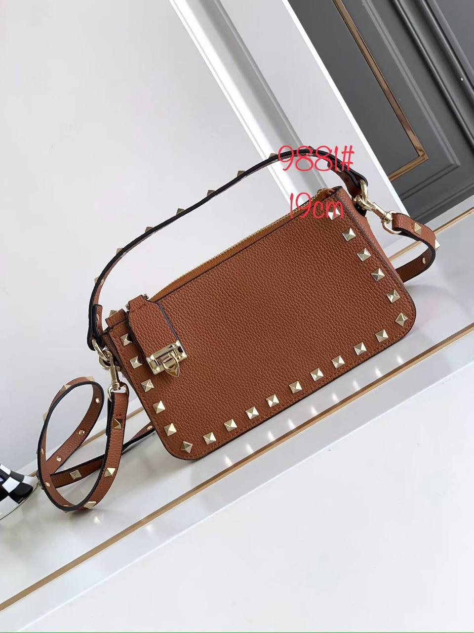 Valentino 
Master🌺🌺
   19Cm 

With Box
🎁🎁🎁

290 dhs💓

Zain131
♥️♥️♥️