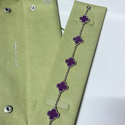 VCA 
Bracelet 🦋
Master quality 💯
With normal boxes 🗃️ 
75 dhs✅

With master box 📦 
120 dhs✅

Zain216
♥️♥️♥️
