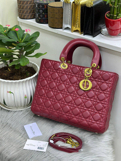 DIOR
SIZE  ………32CM 🥰
120 dhs💓

Zain51
♥️♥️♥️