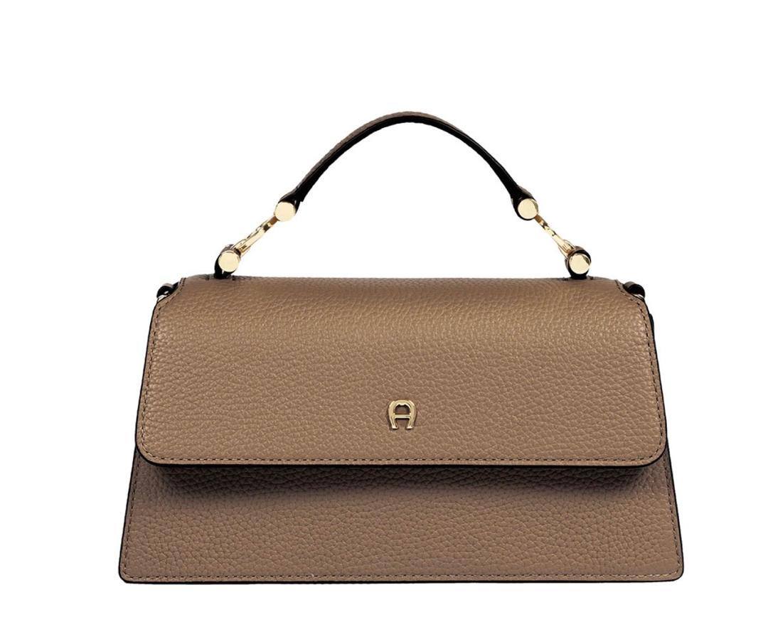 Aigner
90 dhs🪙🌨️

high quality 

With box 
🎁🎁🎁

22Cm

Zain26
♥️♥️♥️