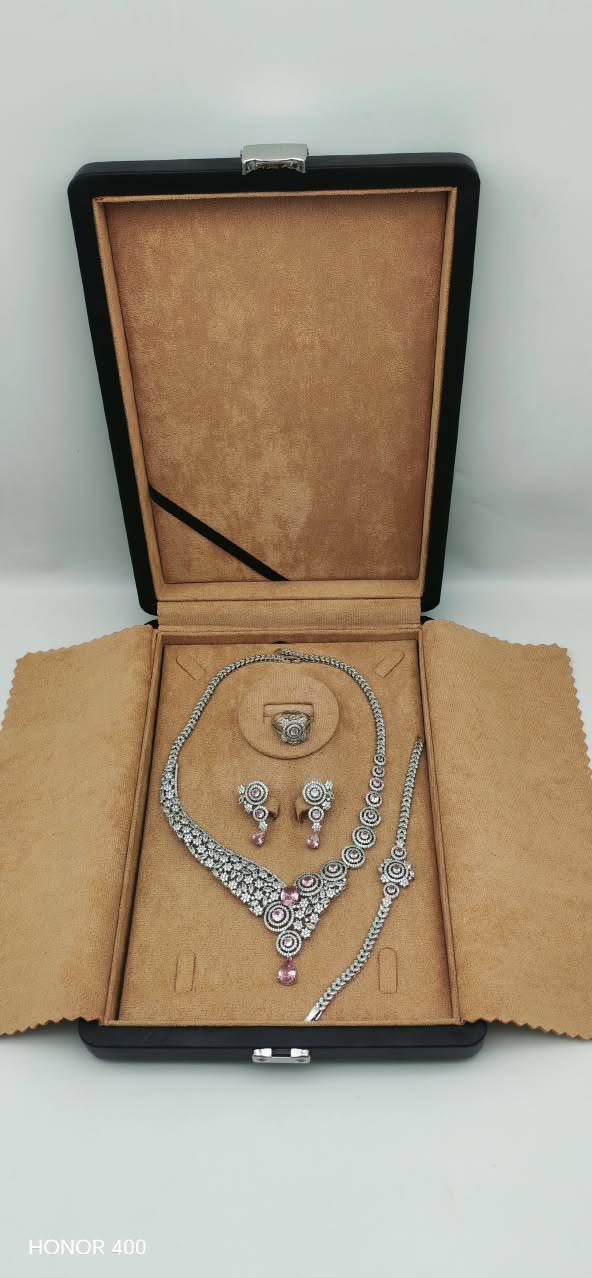 Set

360 dhs🇦🇪  set with same box

280 dhs🇦🇪 set without box

Zain122
♥️♥️♥️