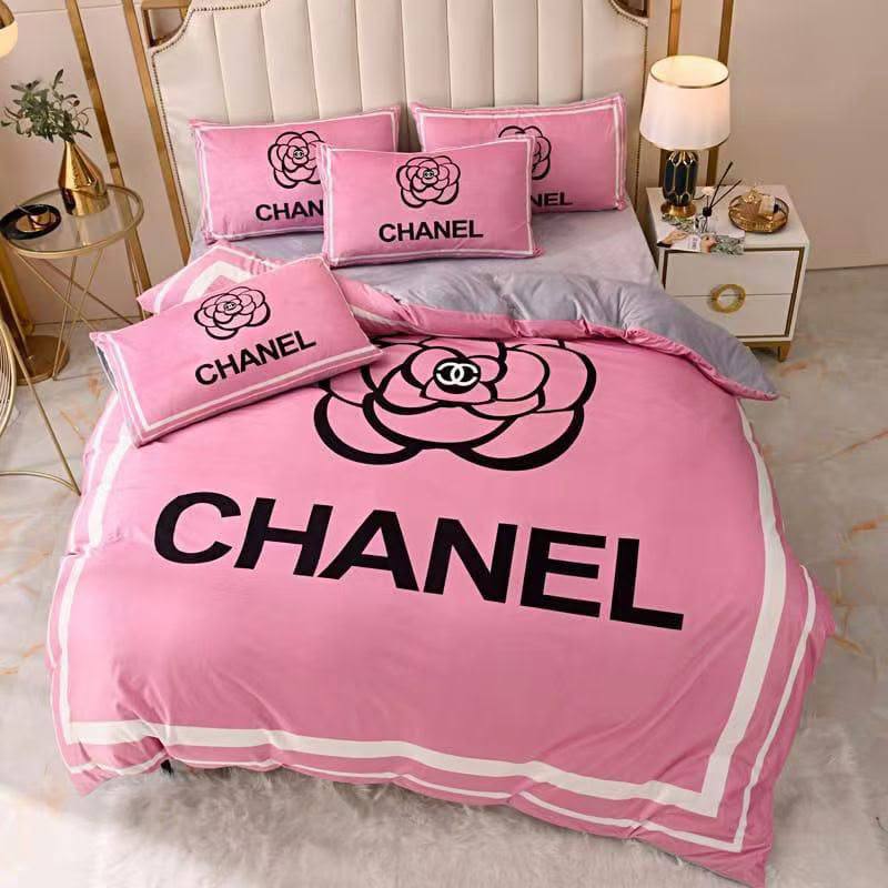 Master quality 
King size bed 
Comforter set
1 comfort  
1 bedsheets 
4 pillowcases 
6pcs set
150 dhs🇦🇪🇦🇪

Zain99
♥️♥️♥️