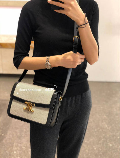 CELINE 

NEW CAME 
GOOD QUALITY 
WITH BOX 
🎁🎁🎁

110 dhs

Zain39
♥️♥️♥️