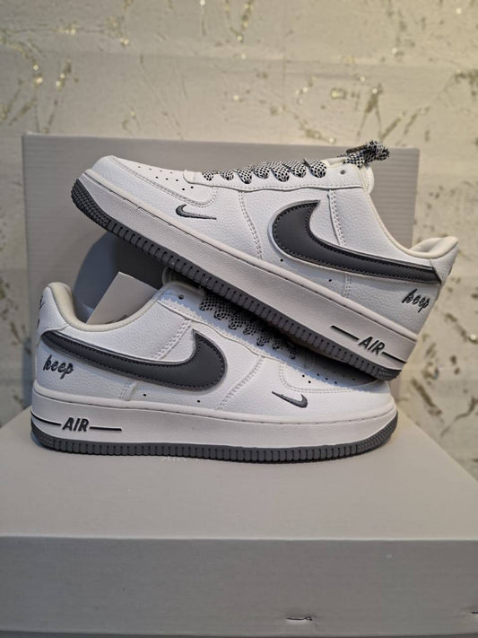 Airforce 1
Size 40 to 45 size
95 dhs✅

Zain27
♥️♥️♥️