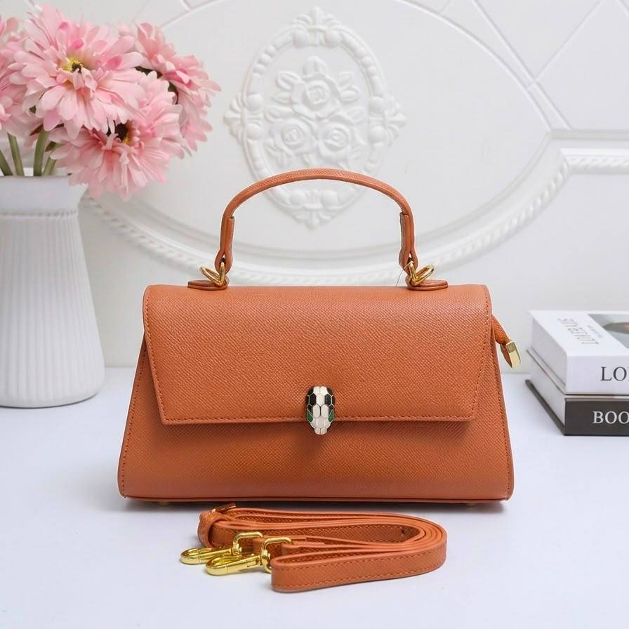 Bvlgari
High quality 
With box 
110 dhs🇦🇪🇦🇪

Zain136
♥️♥️♥️