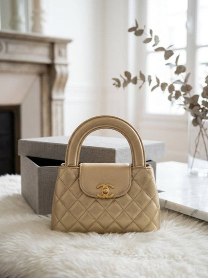 Chanel

95 dhs
With box

Zain72
♥️♥️♥️