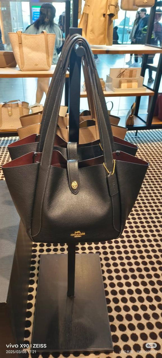 Coach
90 dhs🪙🌨️
Size     43×26×23cm

Zain04
♥️♥️♥️