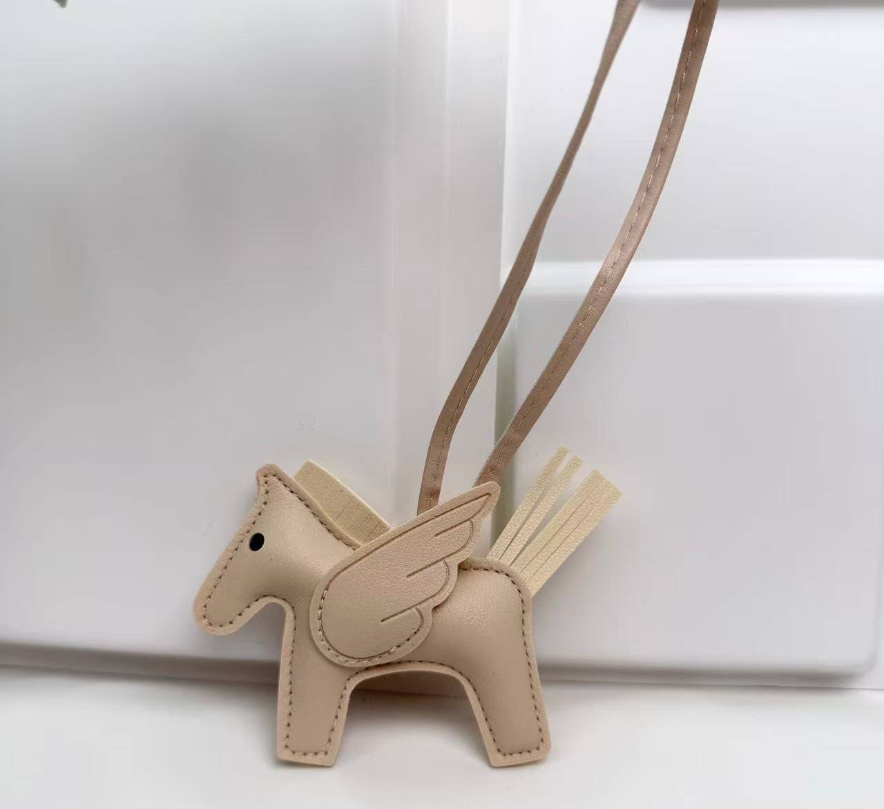 Hermes Horse Bag Charm 🔥
15 dhs✅

Zain243
♥️♥️♥️
