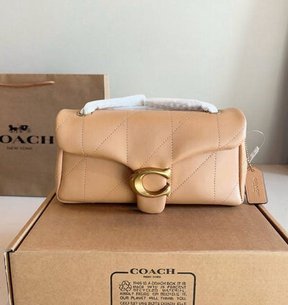COACH 
NEW CAME HIGH QUALITY 
WITH BOX 
🎁🎁🎁

120 dhs💓
Size:26cm

Zain39
♥️♥️♥️