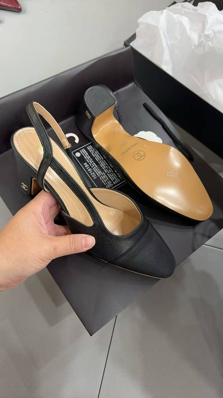 Chanel
Size 36-41
110 dhs🪙💚

Zain21
♥️♥️♥️
