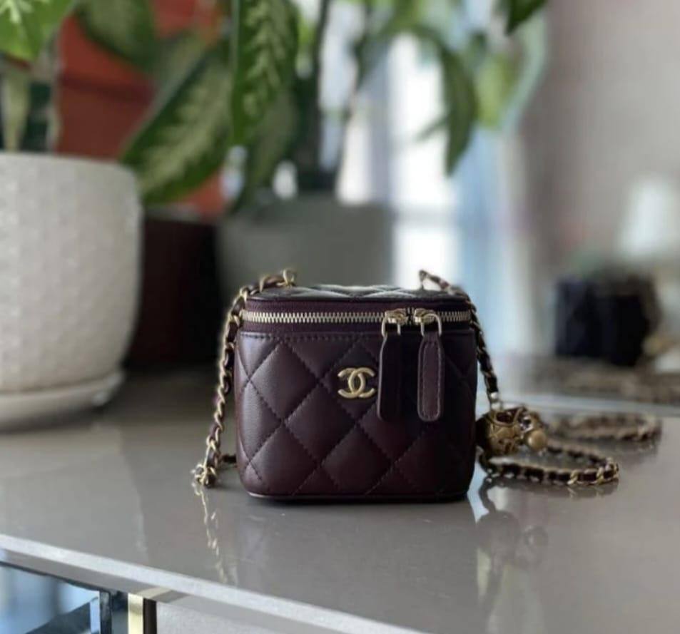 Chanel

withbox 
🎁🎁🎁

90 dhs✅

Zain143
♥️♥️♥️