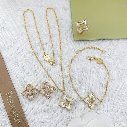 ROBERTO COIN SET🌊*
Necklace ❤️‍🔥
Earring 💥
Bracelet 🍁
Ring 💍 size available 👇
6,7,8,9

Master quality 💯
With normal boxes 📦 
150 dhs🪙🌨️

With master box 🗃️ 
230 dhs🪙🌨️

Zain228
♥️♥️♥️