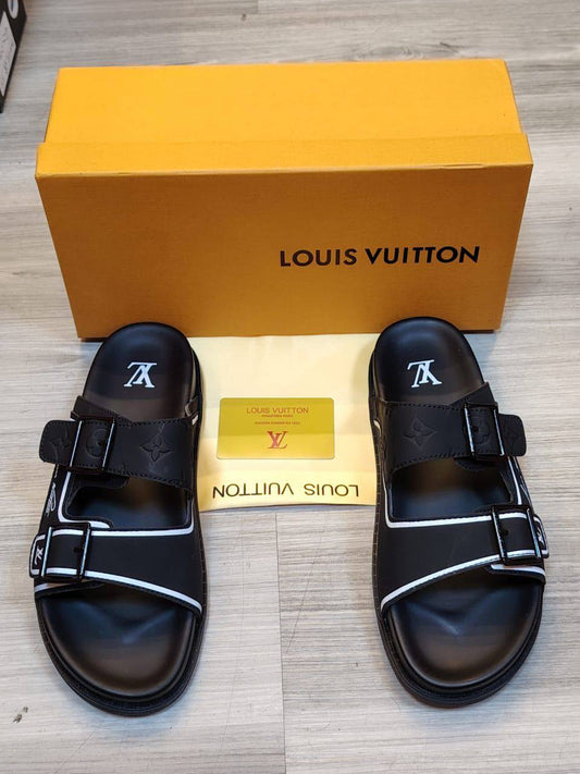 LV
 Slipper, New Arrived 
Size 40 To 45
110 dhs🪙💕

Zain120
♥️♥️♥️