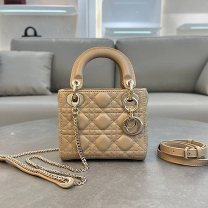DIOR
Best quality with box
110 dhs💓
size 17CM

Zain290
♥️♥️♥️