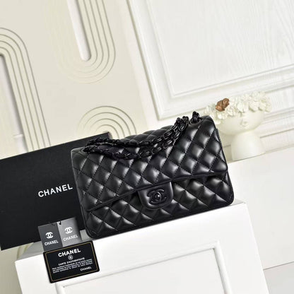 Chanel 
110 dhs🇦🇪🇦🇪
with box
Size 25×7×15cm

Zain42
♥️♥️♥️