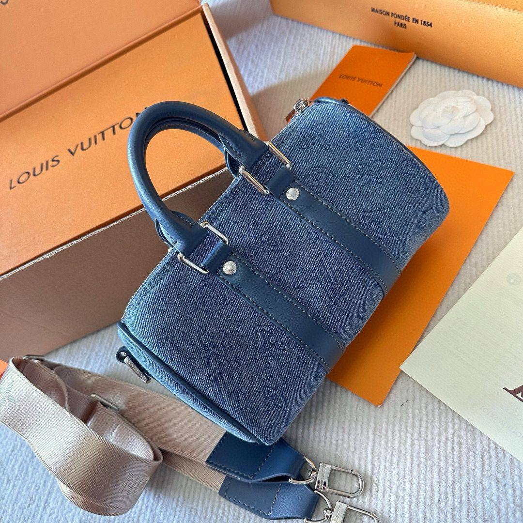 LV

COPY ONE 
NEW CAME 
WITH DOUBLE  BOX 

215 dhs🇦🇪🇦🇪🇦🇪

Zain295
♥️♥️♥️