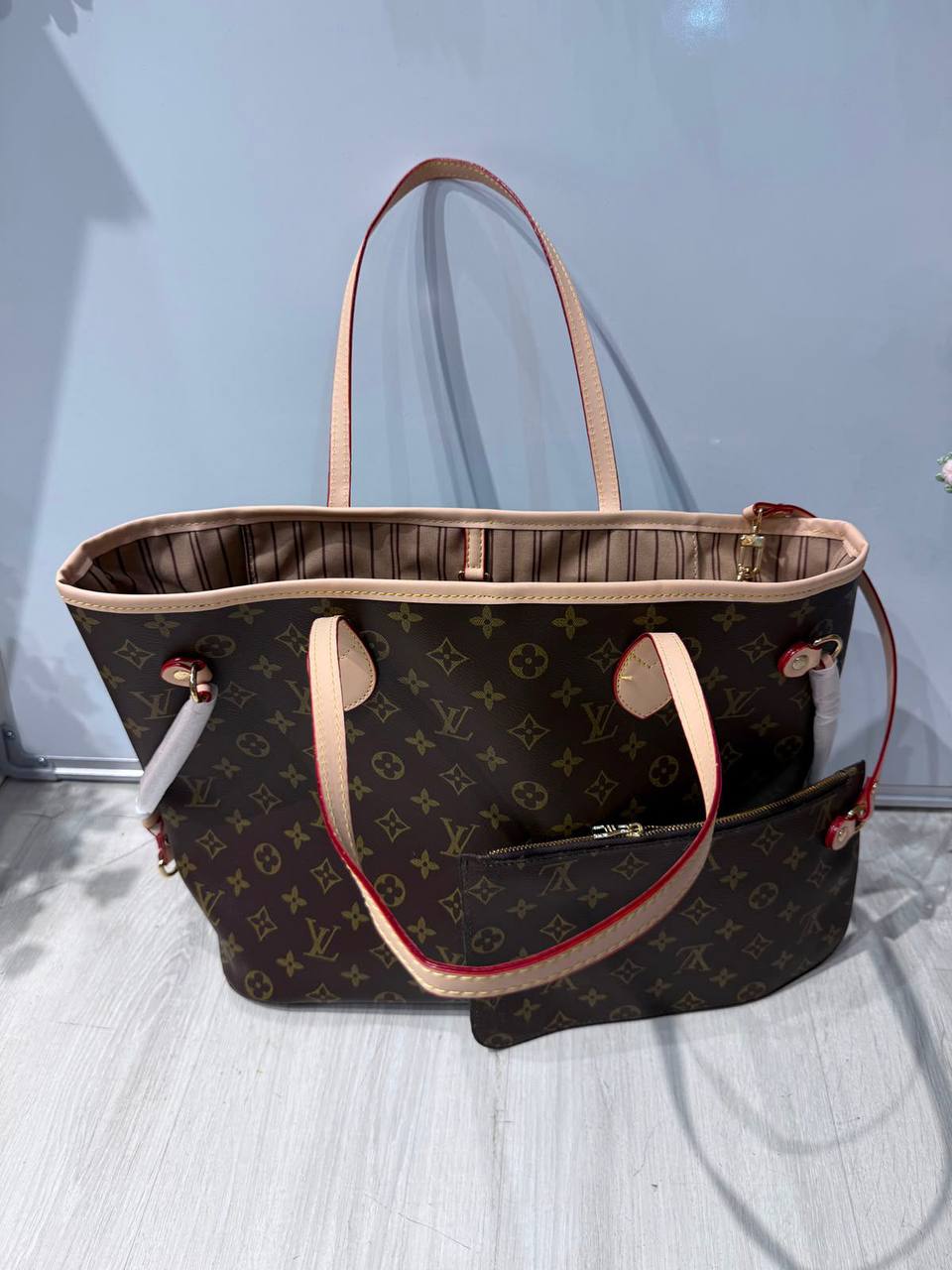 LV Neverfull MM
47cm
95 dhs✅ 
with Box

Zain254
♥️♥️♥️