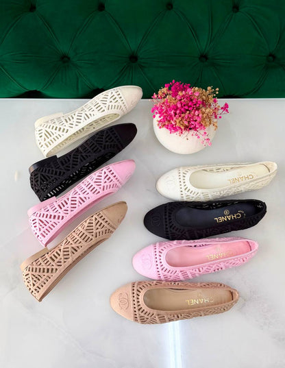 Chanel 
Vip quality 
Size:36 to 41
450 dhs🇦🇪🇦🇪

Zain113
♥️♥️♥️