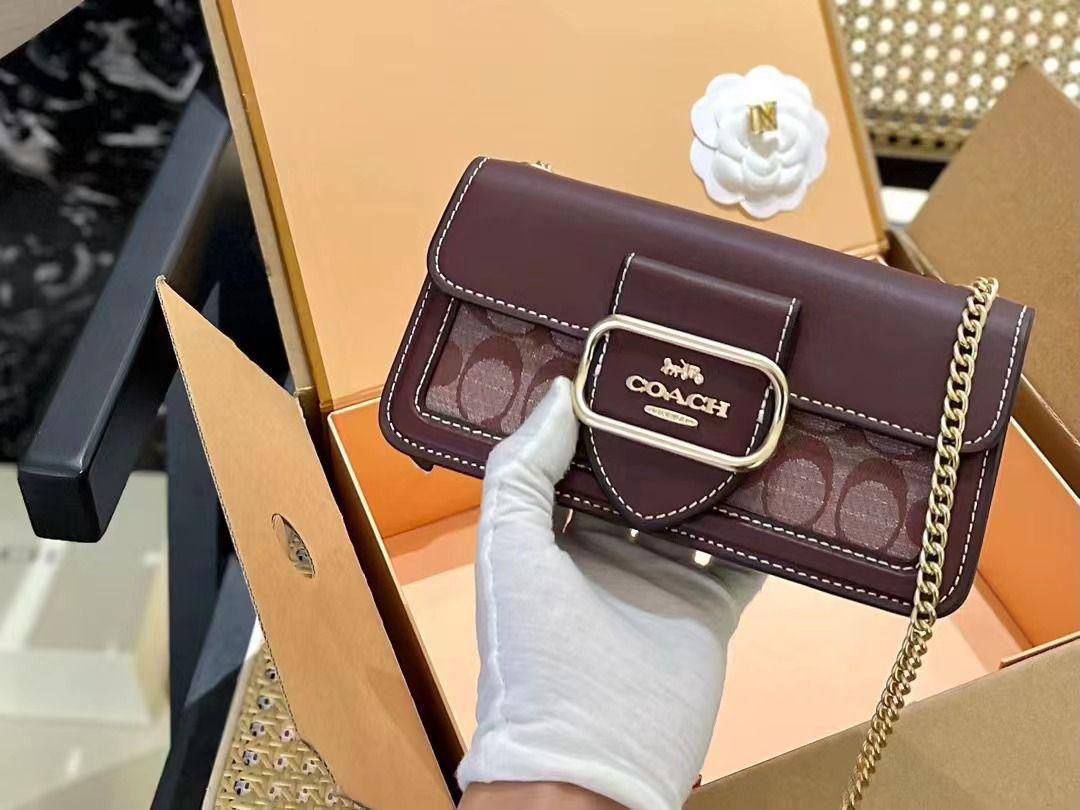 COACH 
GOOD QUALITY 💯
90 dhs✅
WITH BOX 📦

Zain28
♥️♥️♥️