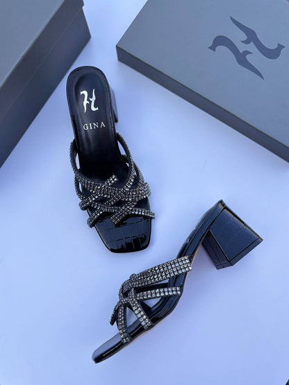 Gina 
120 dhs🪙🌺 
Size 36-42

Zain30
♥️♥️♥️