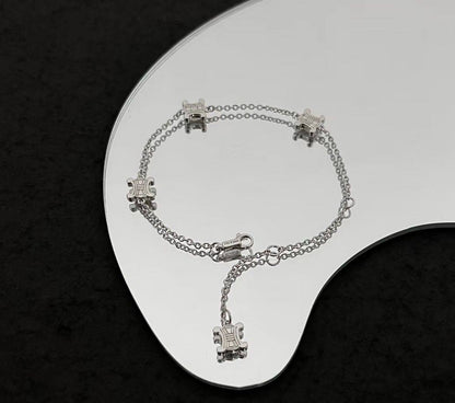 CELINE SET ✅*
Necklace 🍁
Bracelet ✨
Earring 🌸
Master quality 💯
With normal boxes 🗃️ 
130 dhs✅
With master box 📦 
140 dhs✅

Zain216
♥️♥️♥️