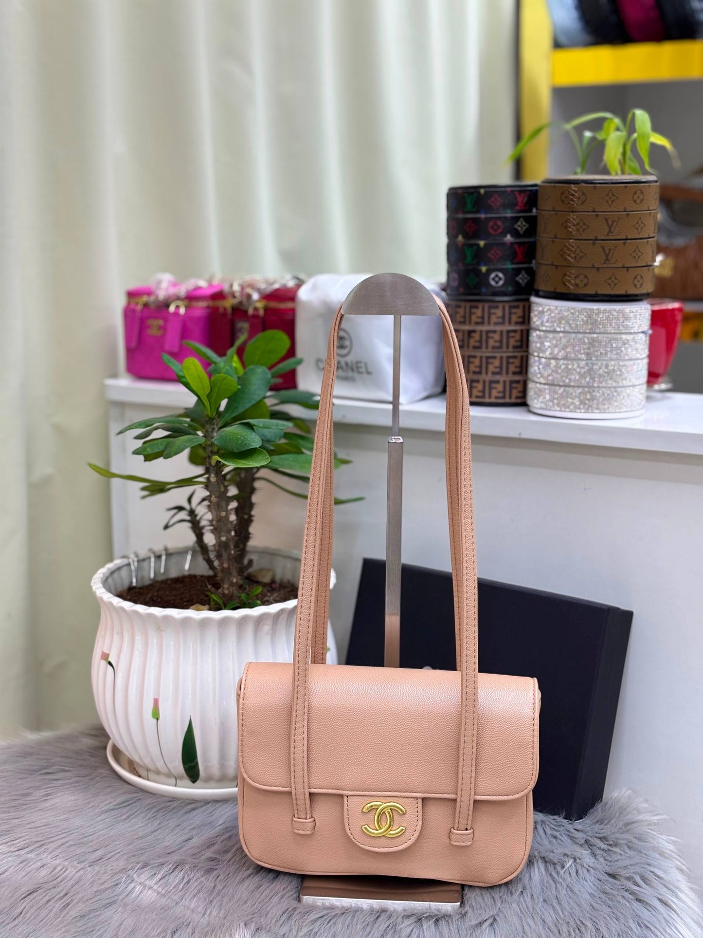 Chanel
SIZE……….  22CM
95 dhs✅
with BOX

Zain244
♥️♥️♥️