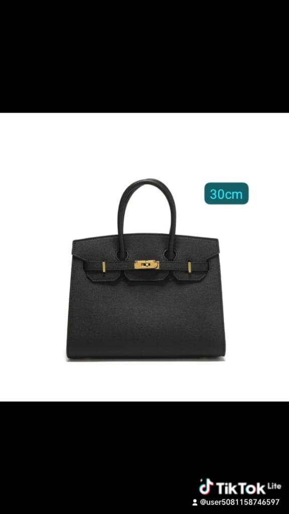 Hermes
GOOD QUALITY 
115 dhs🌺
SIZE 30 CM

Zain200
♥️♥️♥️
