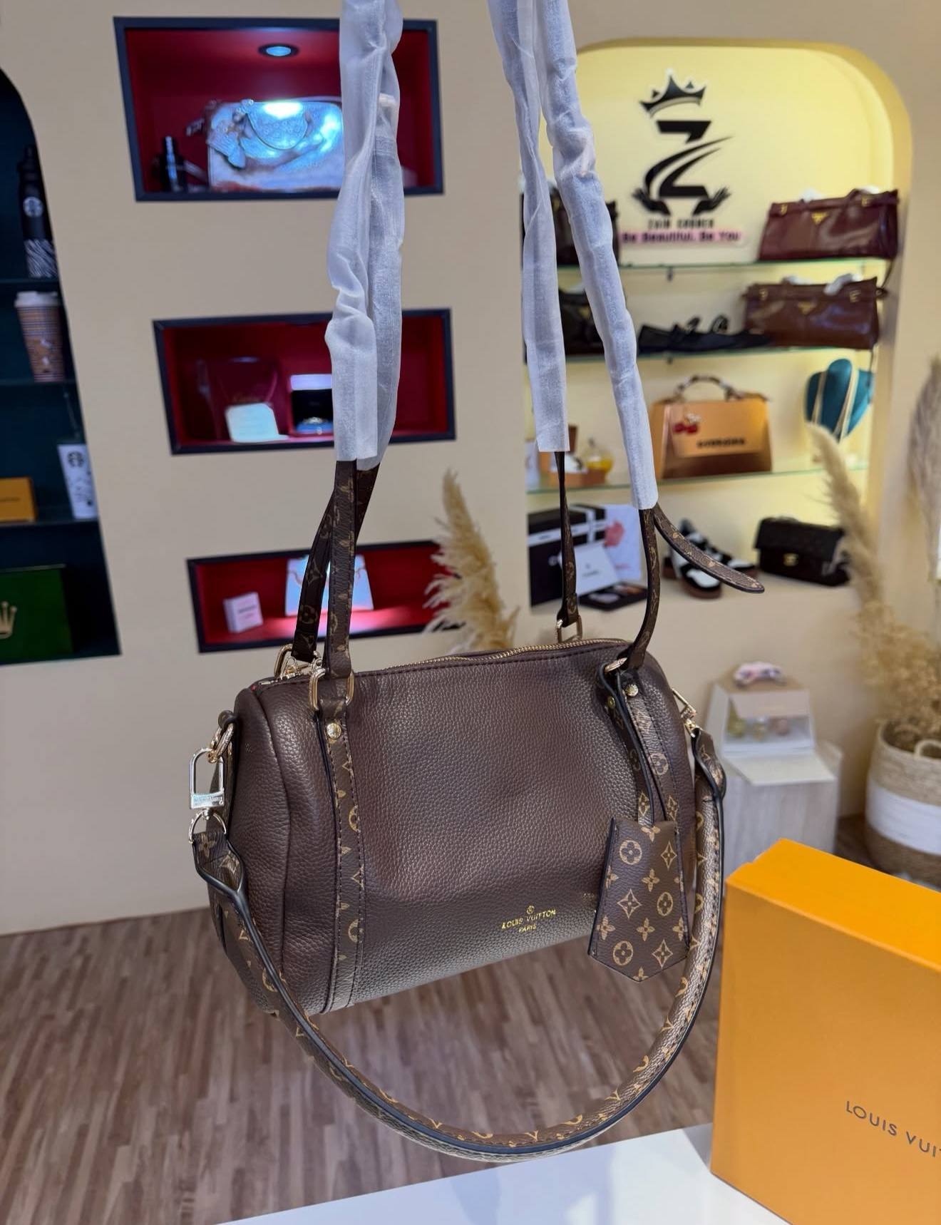 LV

With box 
🎁🎁🎁

115 dhs🗽

Zain136

اطلبوها من الوتس المثبت في الأعلى👆🏻👆🏻

تواصلو معنا 👈🏻 Zain 
For order WhatsApp pinned 👆🏻

♥️♥️♥️