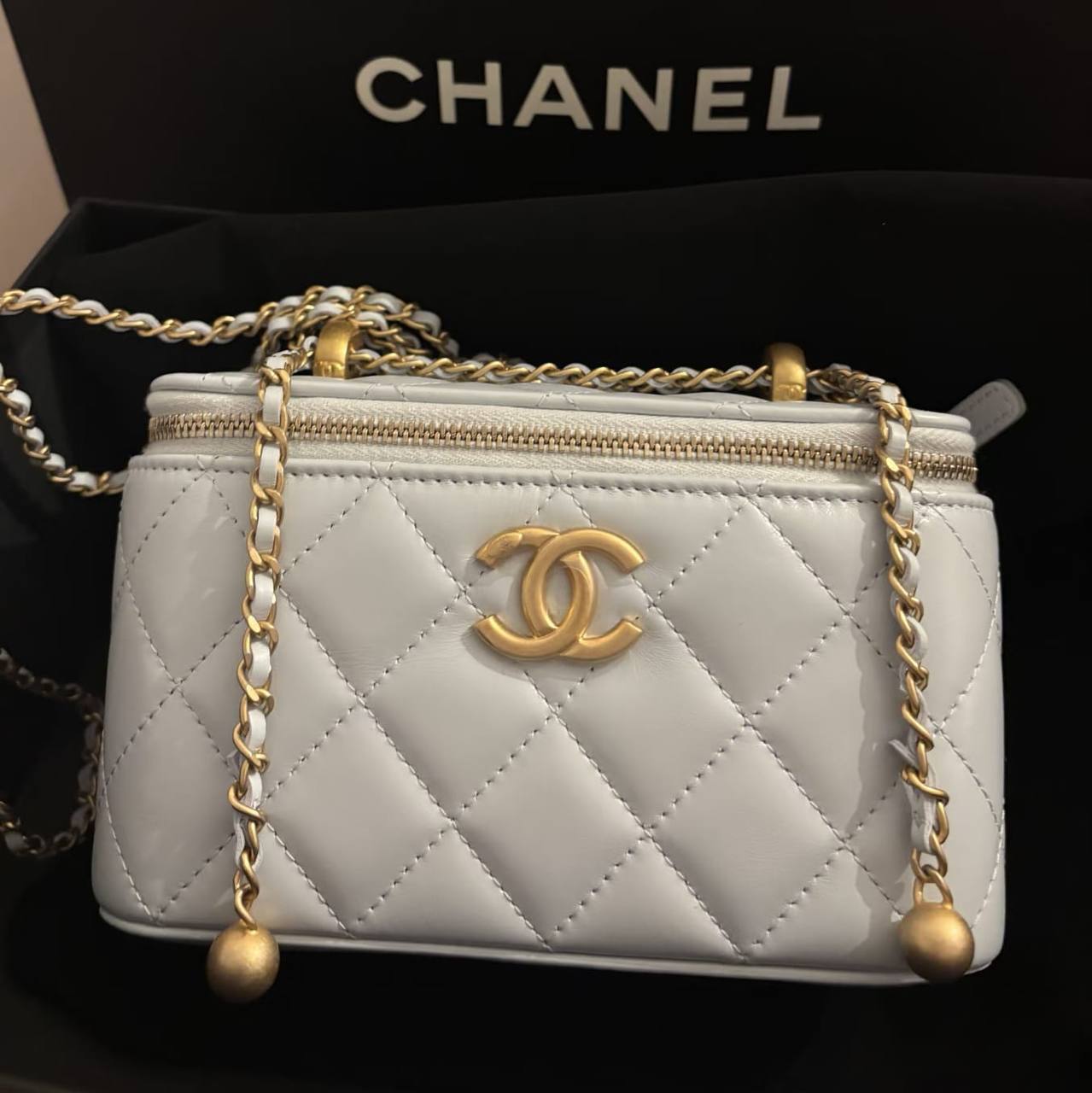 Chanel

High quality

With box 

100 DHS🇦🇪🇦🇪🇦🇪

Zain50
♥️♥️♥️