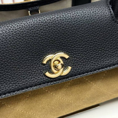 CHANEL 
MASTER QUALITY
325 dhs🇦🇪🇦🇪

Zain39
♥️♥️♥️