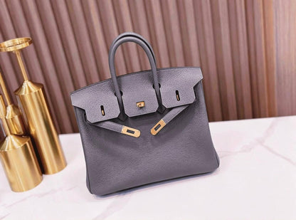 HERMES BIRKIN NEW CAME GOOD QUALITY 
110 dhs🇦🇪🇦🇪
Size:25cm

Zain295
♥️♥️♥️