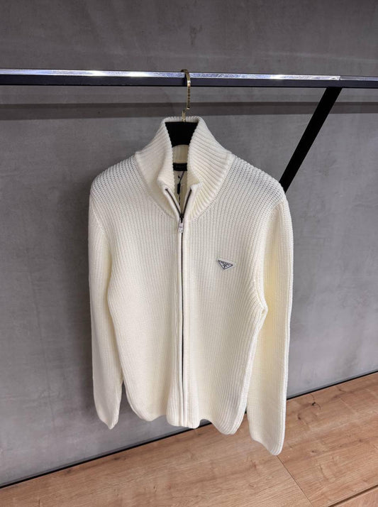 New PRADA
*SUPER MASTER*
*Size:-S,M,L,XL,2XL*
400 dhs🪙💚

Zain227
♥️♥️♥️