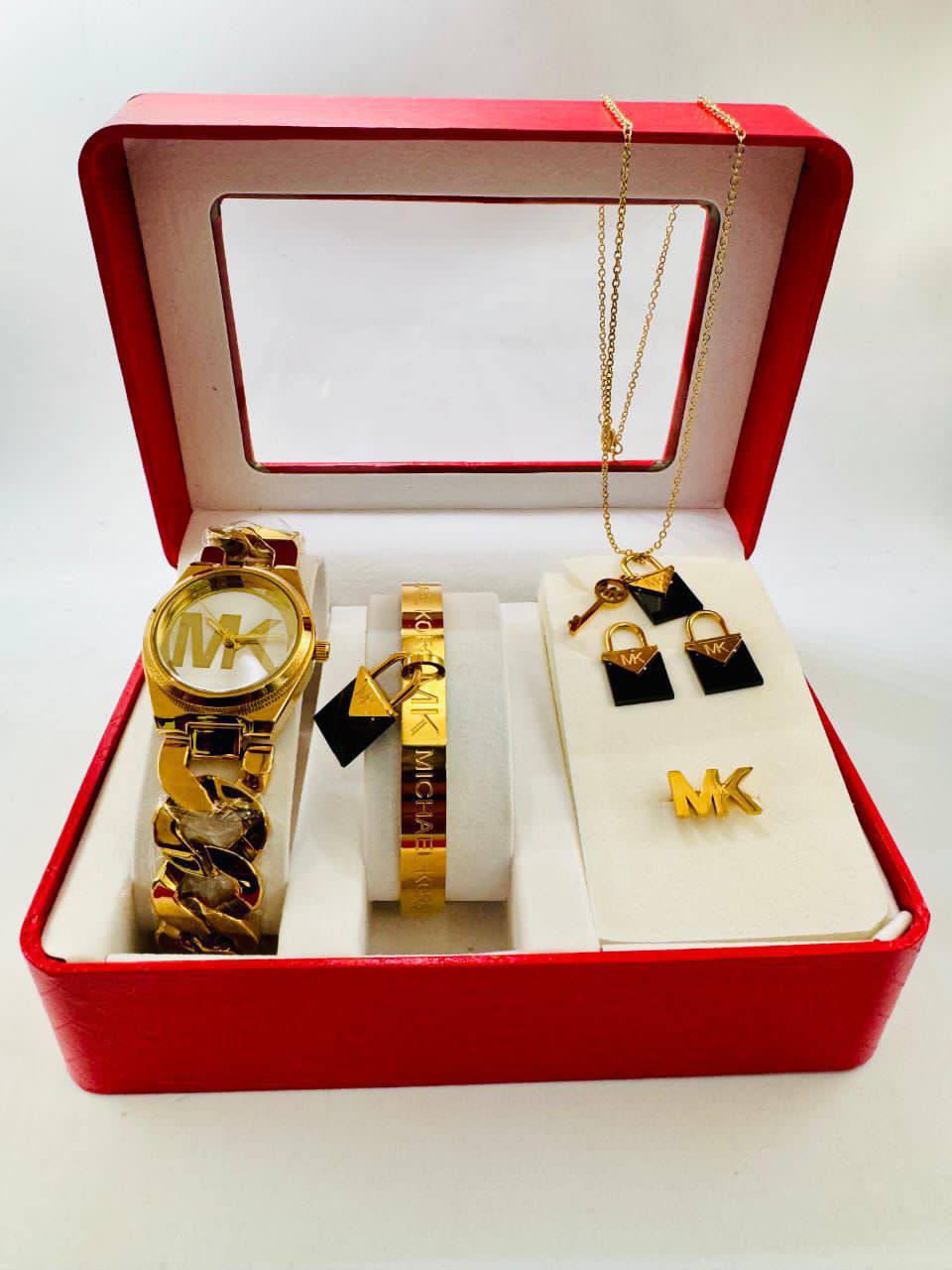 Ladies watch set 

with box 
🎁🎁🎁

90 dhs❣️

Zain08
♥️♥️♥️