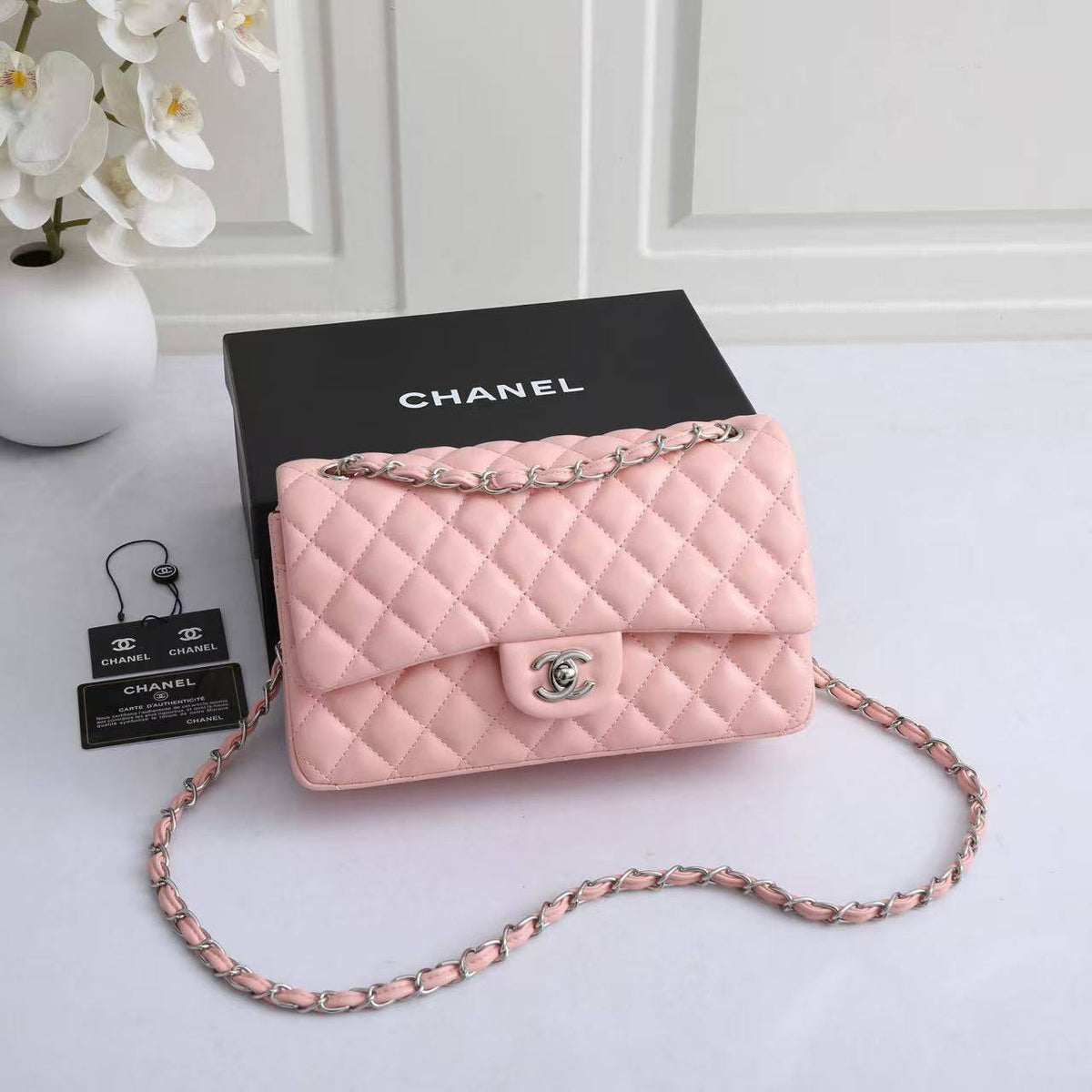 Chanel

110 dhs🇦🇪🇦🇪

Zain143
♥️♥️♥️